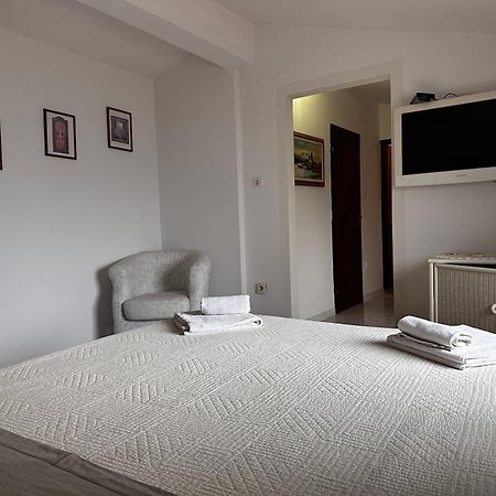 Apartments Vesna Фунтана Екстер'єр фото
