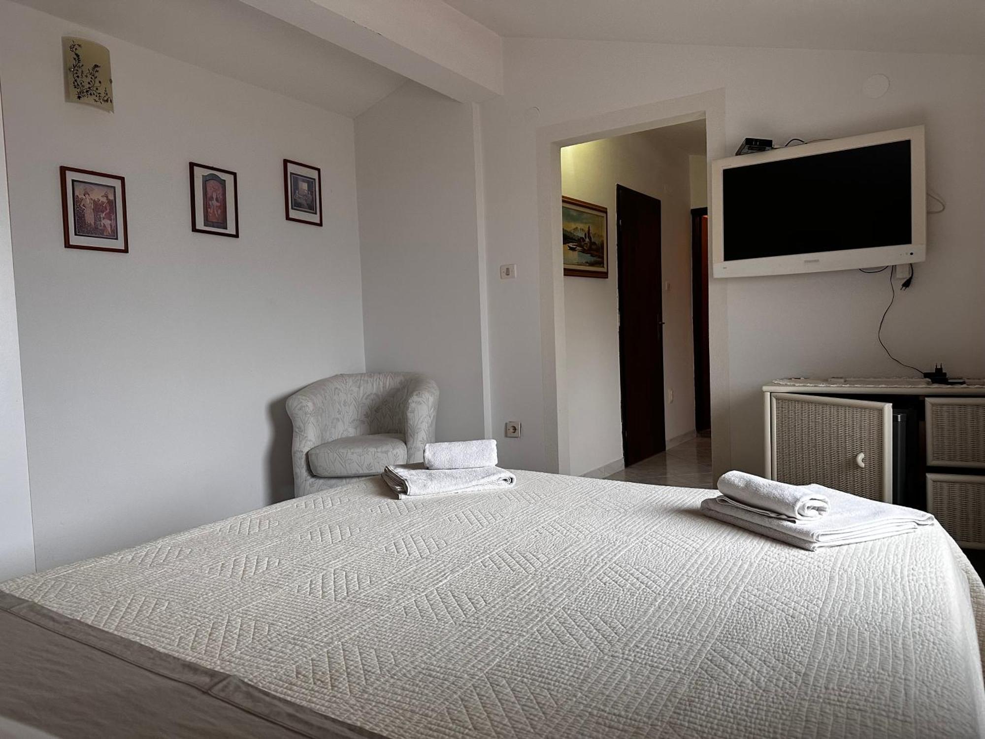 Apartments Vesna Фунтана Екстер'єр фото