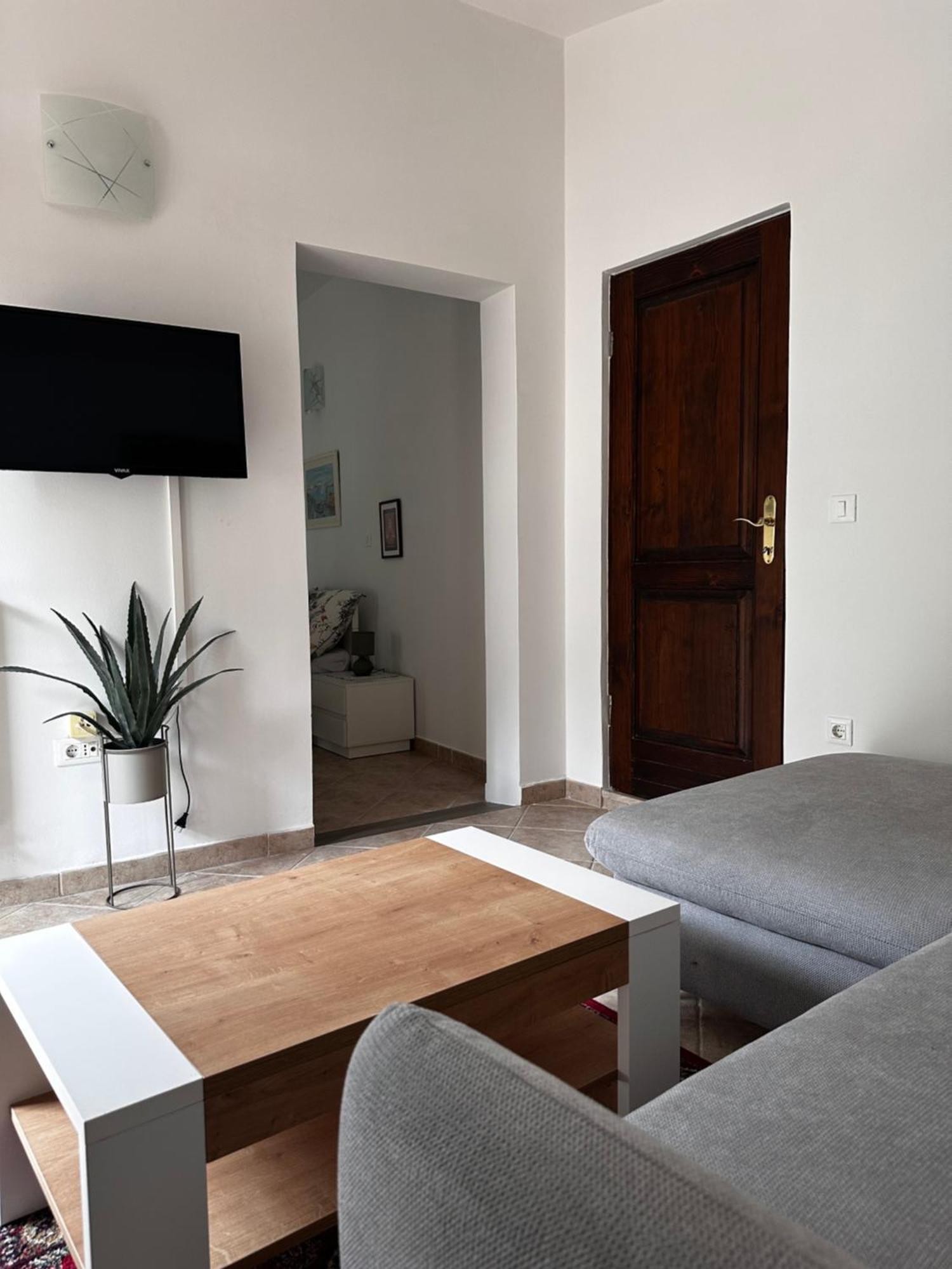 Apartments Vesna Фунтана Екстер'єр фото