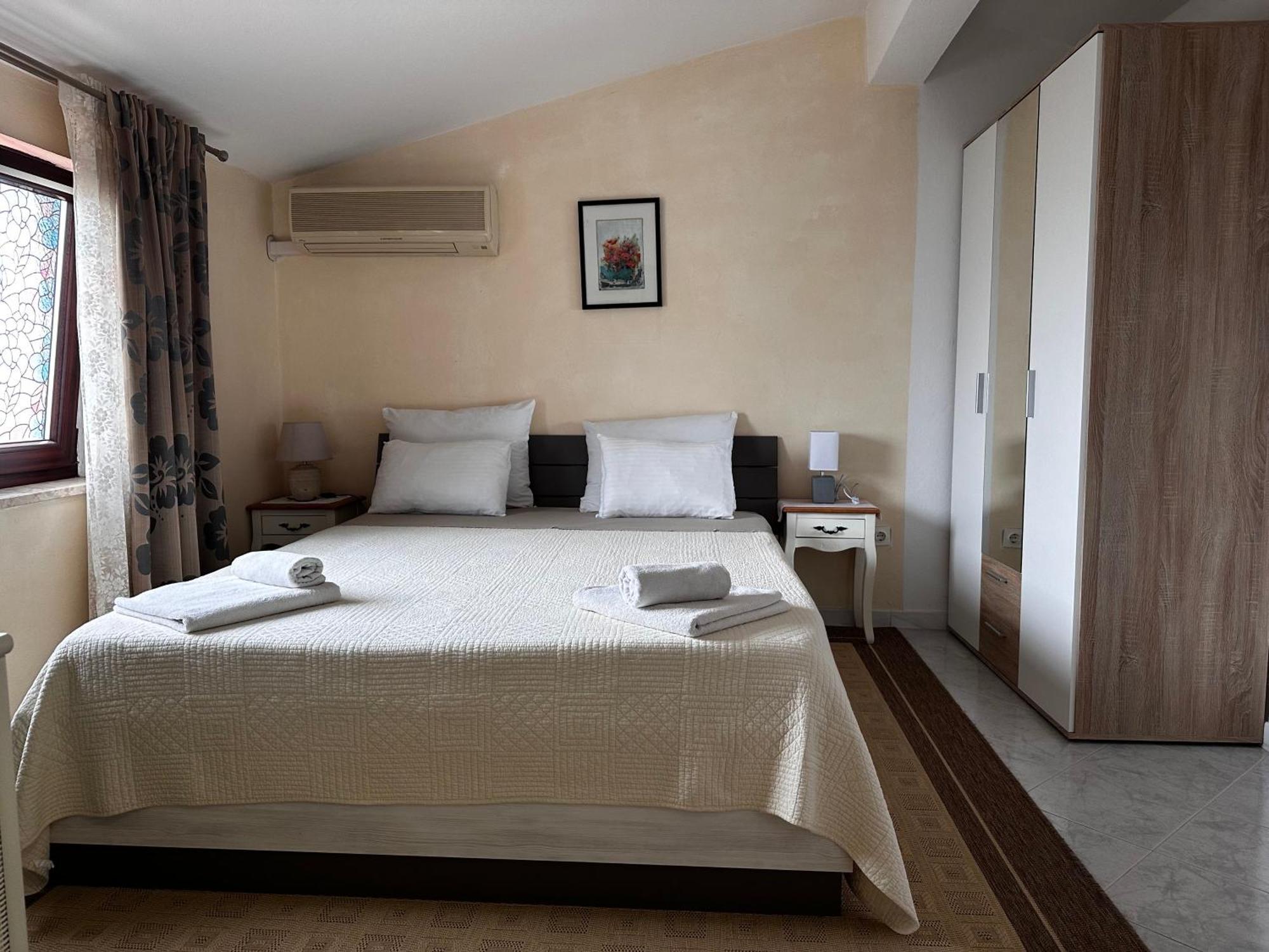Apartments Vesna Фунтана Екстер'єр фото