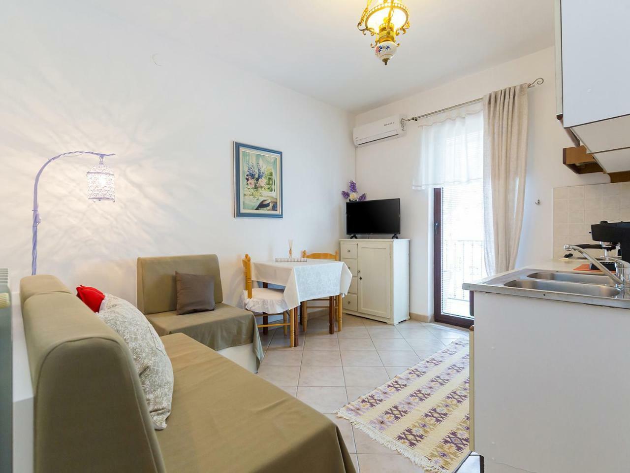 Apartments Vesna Фунтана Екстер'єр фото