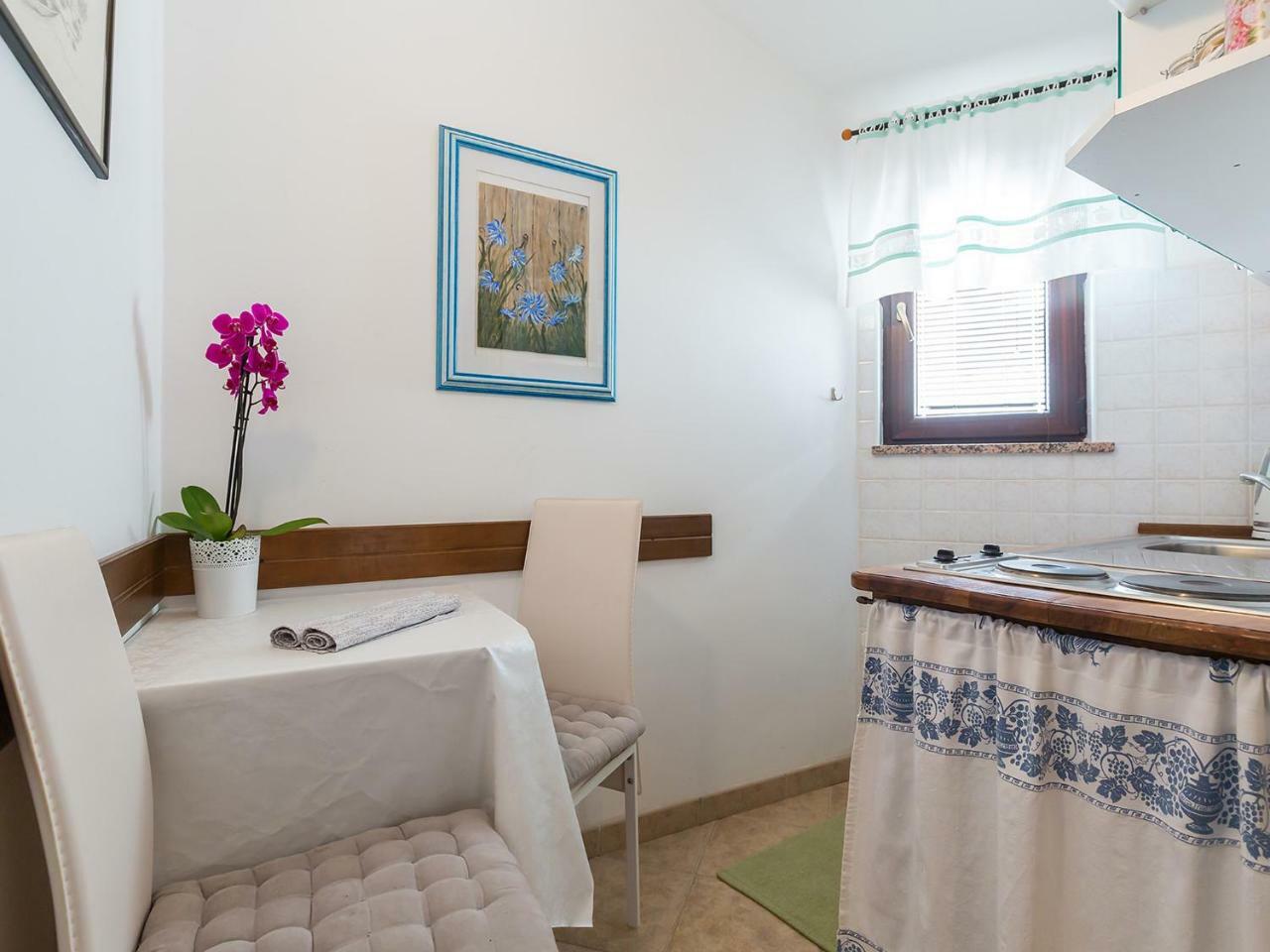 Apartments Vesna Фунтана Екстер'єр фото