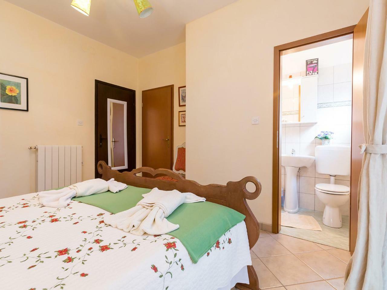 Apartments Vesna Фунтана Екстер'єр фото